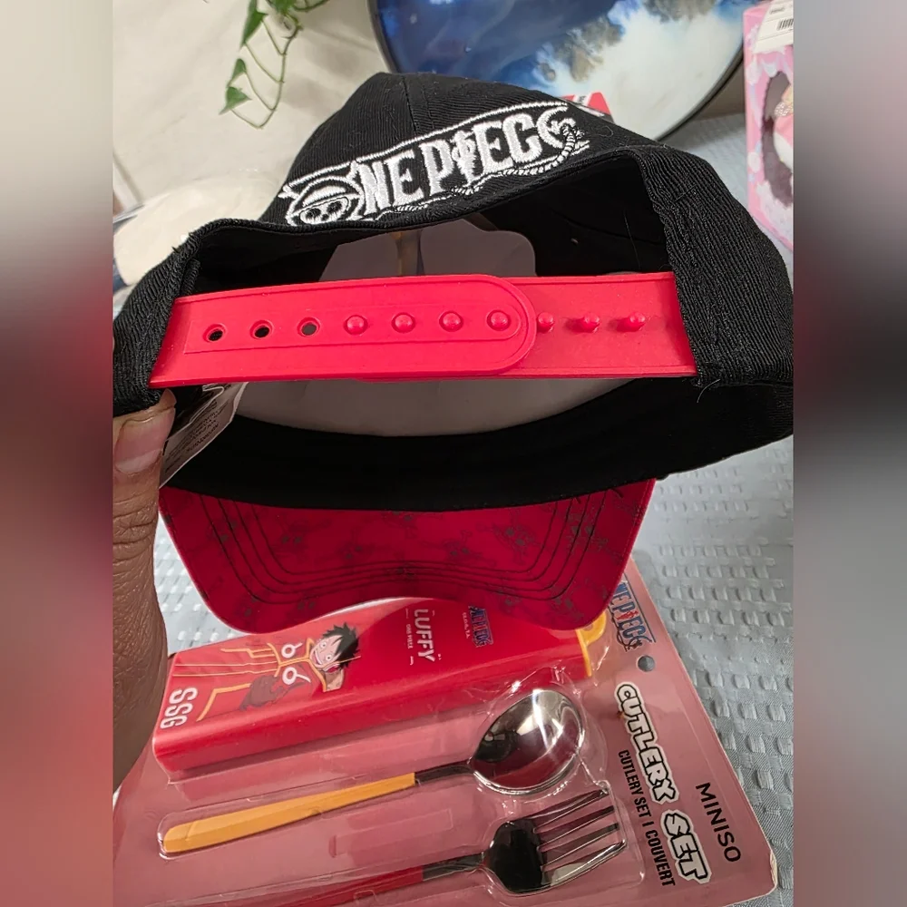 Lot of One Piece Merchandise Hat/Glass/Cutlery Set New.